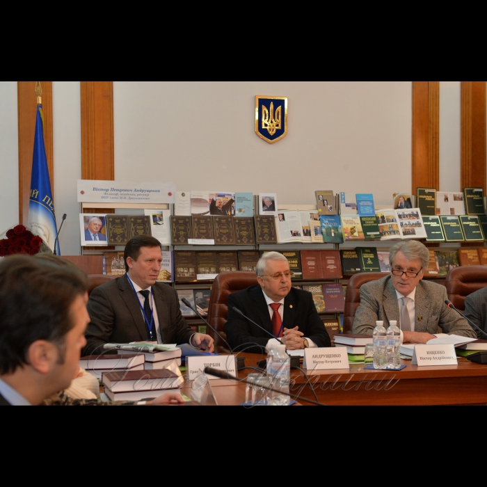 18 грудня 2018 ректор Національного педагогічного університету імені М.П. Драгоманова Віктор Андрущенко презентував книгу.