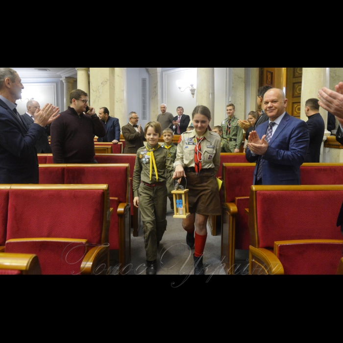 19 грудня 2018 пленарне засідання Верховної Ради України.
Представники Національної скаутської організації 