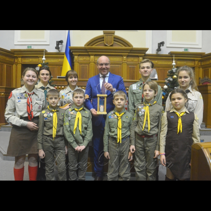 19 грудня 2018 пленарне засідання Верховної Ради України.
Представники Національної скаутської організації 