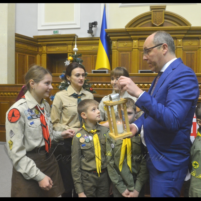 19 грудня 2018 пленарне засідання Верховної Ради України.
Представники Національної скаутської організації 