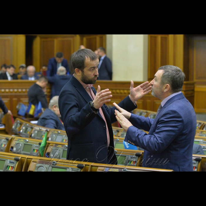 21 грудня 2018 пленарне засідання Верховної Ради України.
«Година запитань до Уряду». Павло Кишкар - позафрак, Андрій Шипко - Відродження.