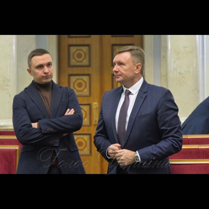 21 грудня 2018 пленарне засідання Верховної Ради України.
«Година запитань до Уряду». Олександр Кодола, Олександр Горбунов - всі НФ.
