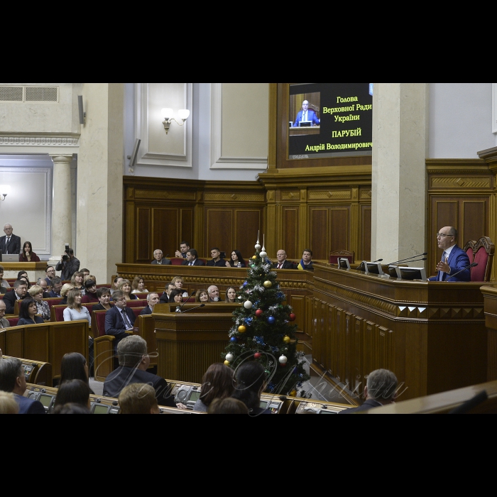 28 грудня 2018 Голова Верховної Ради Андрій Парубій привітав працівників парламентського апарату з прийдешнім Новим 2019-м роком та Різдвом.
За результатами роботи у 2018 році Голова Верховної Ради Андрій Парубій нагородив працівників парламентського апарату державними нагородами, почесними званнями і грамотами Верховної Ради України. Серед нагороджених – і журналісти парламентської газети «Голос України» Надія Сміян і Світлана Чорна.