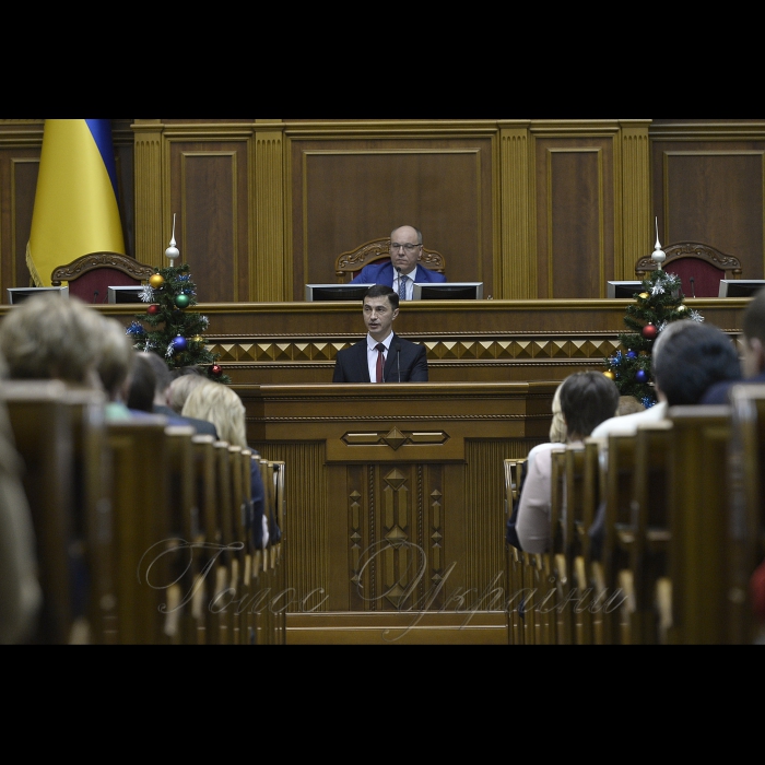 28 грудня 2018 Голова Верховної Ради Андрій Парубій привітав працівників парламентського апарату з прийдешнім Новим 2019-м роком та Різдвом.
За результатами роботи у 2018 році Голова Верховної Ради Андрій Парубій нагородив працівників парламентського апарату державними нагородами, почесними званнями і грамотами Верховної Ради України. Серед нагороджених – і журналісти парламентської газети «Голос України» Надія Сміян і Світлана Чорна.