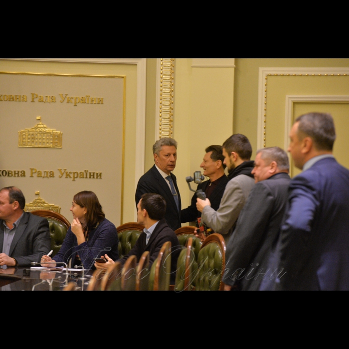 14 січня 2019 у Верховній Раді України відбулась зустріч народних депутатів Юрія Бойка, Юлія Іоффе та міністра енергетики та вугільної промисловості України Ігоря Насалика з представниками профспілок державних вугільних шахт України. На зустрічі учасники обговорили шляхи вирішення поточних проблем вугільної галузі України.
Народний депутат Юрій Бойко.