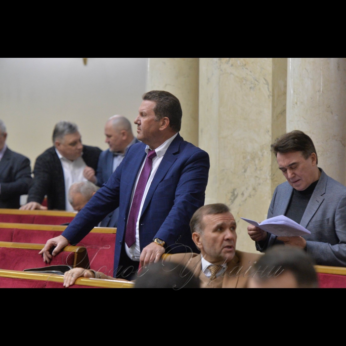 15 січня 2019 пленарне засідання Верховної Ради України.
Прийнято за основу проект Закону «Про внесення змін до деяких законодавчих актів України щодо надання відпустки усиновлювачам при усиновленні дитини-сироти, дитини, позбавленої батьківського піклування».
Прийнято Закон «Про внесення змін до пункту 3 розділу VIII 