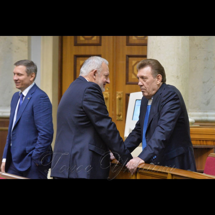 16 січня 2019 пленарне засідання Верховної Ради України.
Голова Верховної Ради України А. Парубій, відкривши ранкове пленарне засідання, нагадав, що 16 січня неофіційно називають Днем українських кіборгів.
Ігор Шурма-ОБ, Сергій Ківалов-ОБ.