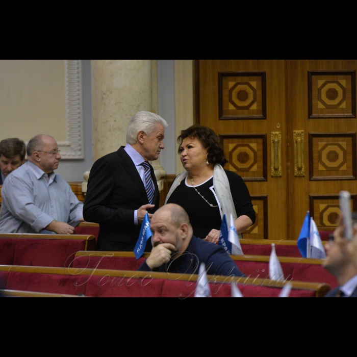 18 січня 2019 пленарне засідання Верховної Ради України.
Голова Верховної Ради України Андрій Парубій, відкривши ранкове засідання, зазначив, що сьогодні останній сесійний день дев’ятої сесії. 
Головуючий повідомив, що у сесійній залі присутні члени Кабінету Міністрів на чолі з Першим віце-прем’єр-міністром Степаном Кубівим. 
Розпочалася «година запитань до Уряду».
Володимир Литвин – Воля народу, Тетяна Бахтєєва-ОБ.