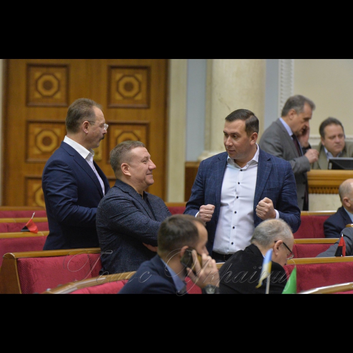 18 січня 2019 пленарне засідання Верховної Ради України.
Голова Верховної Ради України Андрій Парубій, відкривши ранкове засідання, зазначив, що сьогодні останній сесійний день дев’ятої сесії. 
Головуючий повідомив, що у сесійній залі присутні члени Кабінету Міністрів на чолі з Першим віце-прем’єр-міністром Степаном Кубівим. 
Розпочалася «година запитань до Уряду».
