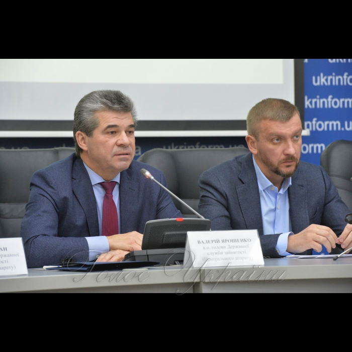 21 січня 2019 у приміщенні Українського національного інформаційного агентства Укрінформ  відбулося публічне підписання Меморандуму про співробітництво між Державною службою зайнятості (Центральним апаратом) та Міністерством юстиції України. Водночас було підписано Меморандум про співробітництво між Державною службою України з питань праці та Міністерством юстиції України.
В.о. Голови Державної служби зайнятості (Центрального апарату) Валерій Ярошенко, Міністр юстиції України Павло Петренко.