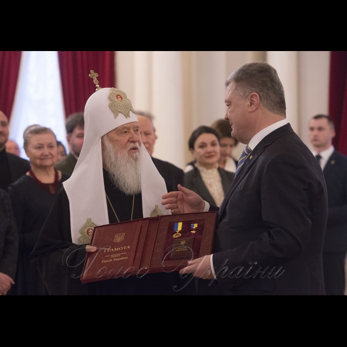 22 січня 2019 урочистості у Маріїнському палаці з нагоди Дня Соборності України та 100-річчя проголошення Акту злуки Української Народної Республіки та Західноукраїнської Народної Республіки за участі Голови Верховної Ради України Андрія Парубія, Президента України Петра Порошенко. Церемонія нагородження. Президент України Петро Порошенко присвоїв звання героя України Патріарху Філарету.