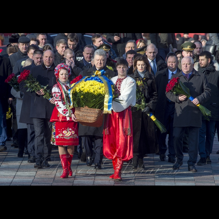 22 січня 2019 Голова Верховної Ради України Андрій Парубій, Президент України Петро Порошенко під час заходів з нагоди Дня Соборності України та 100-річчя проголошення Акту злуки Української Народної Республіки та Західноукраїнської Народної Республіки.
Церемонія покладання квітів до пам’ятників Т.Шевченку та М.Грушевському та урочистості на Софійській площі.