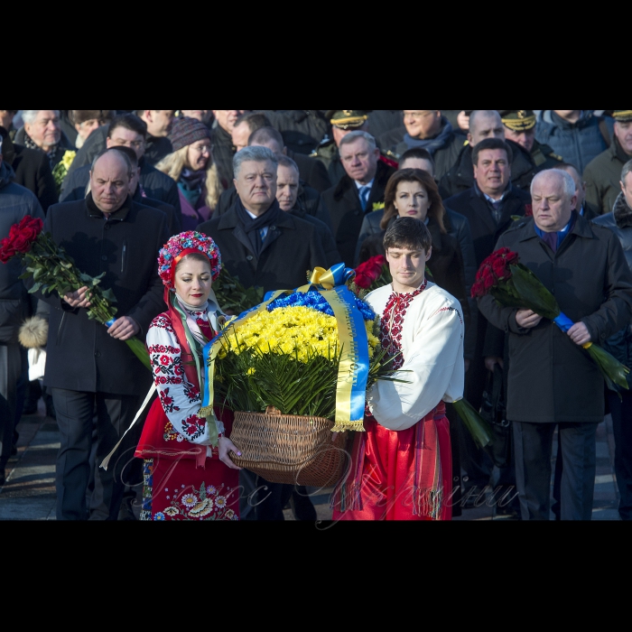 22 січня 2019 Голова Верховної Ради України Андрій Парубій, Президент України Петро Порошенко під час заходів з нагоди Дня Соборності України та 100-річчя проголошення Акту злуки Української Народної Республіки та Західноукраїнської Народної Республіки.
Церемонія покладання квітів до пам’ятників Т.Шевченку та М.Грушевському та урочистості на Софійській площі.