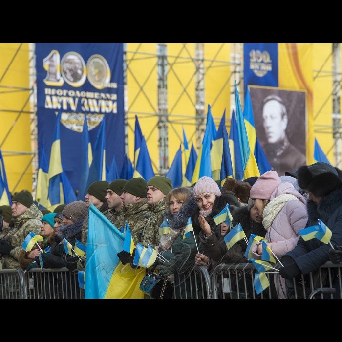 22 січня 2019 Голова Верховної Ради України Андрій Парубій, Президент України Петро Порошенко під час заходів з нагоди Дня Соборності України та 100-річчя проголошення Акту злуки Української Народної Республіки та Західноукраїнської Народної Республіки.
Церемонія покладання квітів до пам’ятників Т.Шевченку та М.Грушевському та урочистості на Софійській площі.