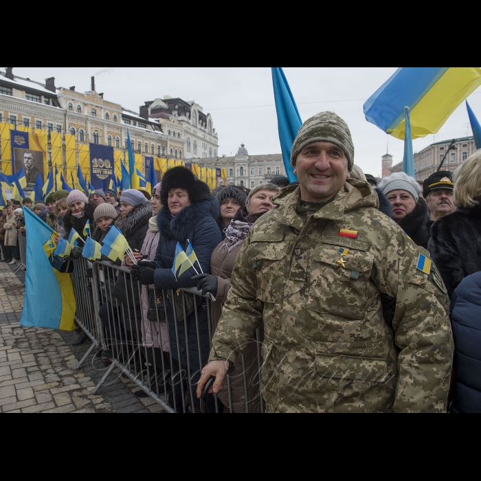 22 січня 2019 Голова Верховної Ради України Андрій Парубій, Президент України Петро Порошенко під час заходів з нагоди Дня Соборності України та 100-річчя проголошення Акту злуки Української Народної Республіки та Західноукраїнської Народної Республіки.
Церемонія покладання квітів до пам’ятників Т.Шевченку та М.Грушевському та урочистості на Софійській площі. Ігор Гордійчук начальник Київського військового ліцею імені Івана Богуна, Герой України.