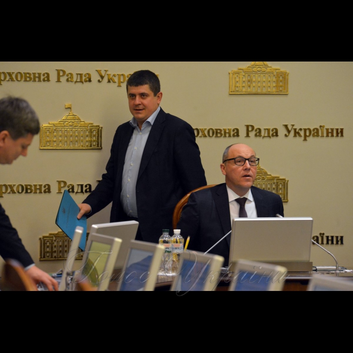 4 лютого 2019 погоджувальна Ради у Верховній Раді України.
Андрій Парубій, Максим Бурбак (НФ).