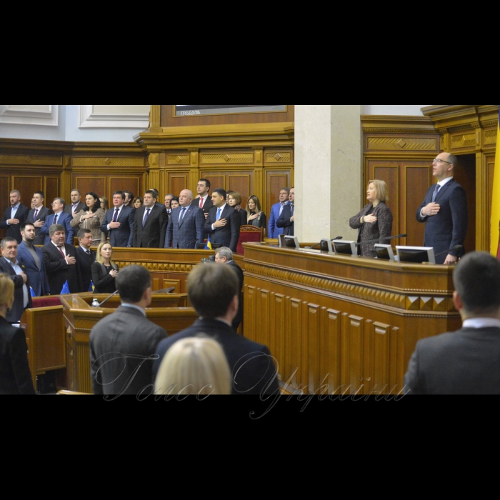 5 лютого 2019 пленарне засідання Верховної Ради України, відкрито 10-ту сесію. 
Після урочистого відкриття десятої сесії Голова Верховної Ради України Андрій Парубій надав слово представникам депутатських фракцій і груп, які виступають з оголошеннями, заявами, повідомленнями, пропозиціями.