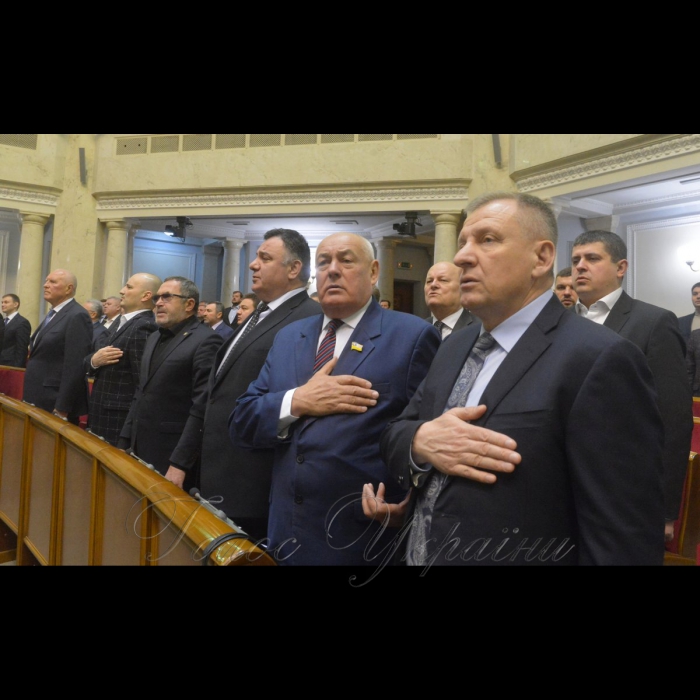5 лютого 2019 пленарне засідання Верховної Ради України, відкрито 10-ту сесію. 
Після урочистого відкриття десятої сесії Голова Верховної Ради України Андрій Парубій надав слово представникам депутатських фракцій і груп, які виступають з оголошеннями, заявами, повідомленнями, пропозиціями.
