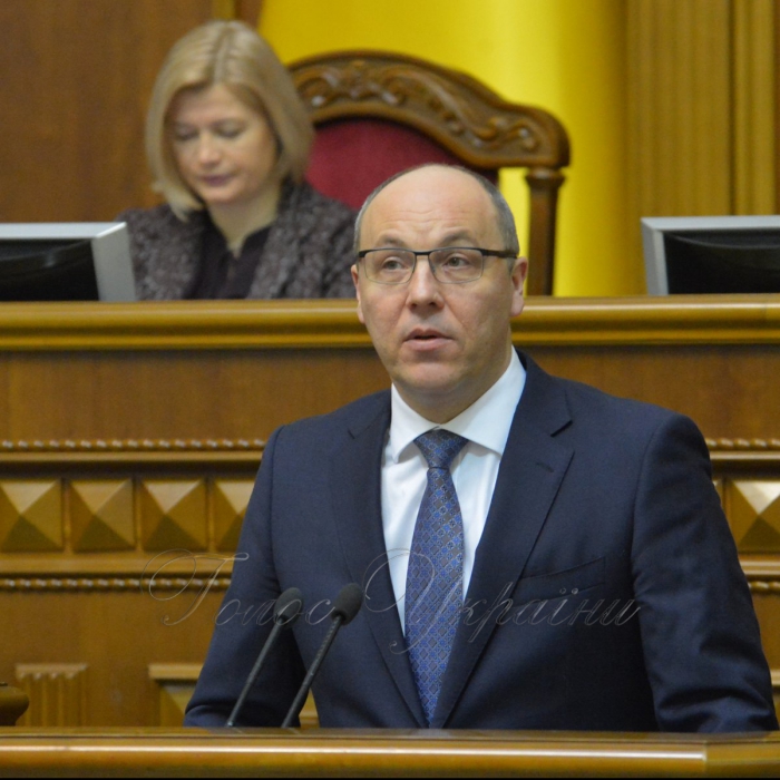 5 лютого 2019 пленарне засідання Верховної Ради України, відкрито 10-ту сесію. 
Після урочистого відкриття десятої сесії Голова Верховної Ради України Андрій Парубій надав слово представникам депутатських фракцій і груп, які виступають з оголошеннями, заявами, повідомленнями, пропозиціями. Андрій Парубій.