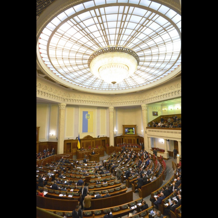 5 лютого 2019 пленарне засідання Верховної Ради України, відкрито 10-ту сесію. 
Після урочистого відкриття десятої сесії Голова Верховної Ради України Андрій Парубій надав слово представникам депутатських фракцій і груп, які виступають з оголошеннями, заявами, повідомленнями, пропозиціями.
