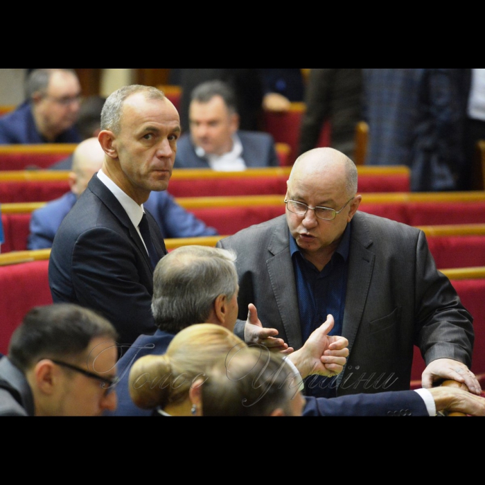 5 лютого 2019 пленарне засідання Верховної Ради України, відкрито 10-ту сесію. 
Після урочистого відкриття десятої сесії Голова Верховної Ради України Андрій Парубій надав слово представникам депутатських фракцій і груп, які виступають з оголошеннями, заявами, повідомленнями, пропозиціями. Андрій Кожем'якін Б, Яків Безбах позафр.
