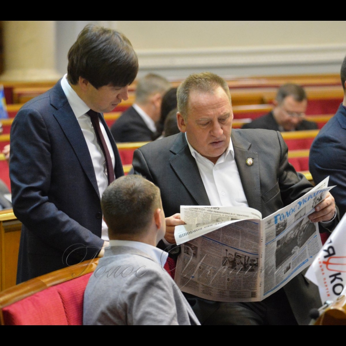 5 лютого 2019 пленарне засідання Верховної Ради України, відкрито 10-ту сесію. 
Після урочистого відкриття десятої сесії Голова Верховної Ради України Андрій Парубій надав слово представникам депутатських фракцій і груп, які виступають з оголошеннями, заявами, повідомленнями, пропозиціями. Анатолій Євлахов БП, Василь Амельченко РП.