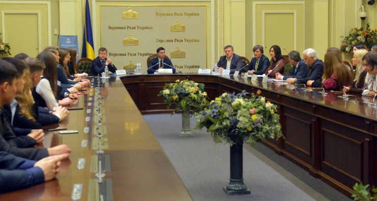 11 лютого 2019 урочиста церемонія відкриття Програми стажування в Апараті Верховної Ради України у 2019 році. Програма триватиме 5 місяців, протягом яких її учасники (інтерни) стажуватимуться в структурних підрозділах Верховної Ради України. Участь в урочистій церемонії відкриття візьмуть керівництво Апарату Верховної Ради України та представники громадської організації «Ліга інтернів».
