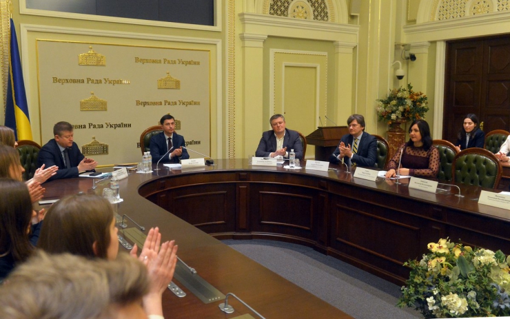 11 лютого 2019 урочиста церемонія відкриття Програми стажування в Апараті Верховної Ради України у 2019 році. Програма триватиме 5 місяців, протягом яких її учасники (інтерни) стажуватимуться в структурних підрозділах Верховної Ради України. Участь в урочистій церемонії відкриття візьмуть керівництво Апарату Верховної Ради України та представники громадської організації «Ліга інтернів».