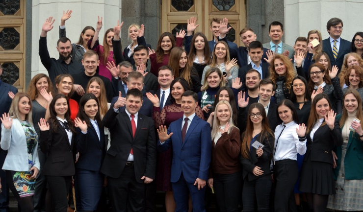 11 лютого 2019 урочиста церемонія відкриття Програми стажування в Апараті Верховної Ради України у 2019 році. Програма триватиме 5 місяців, протягом яких її учасники (інтерни) стажуватимуться в структурних підрозділах Верховної Ради України. Участь в урочистій церемонії відкриття візьмуть керівництво Апарату Верховної Ради України та представники громадської організації «Ліга інтернів».
