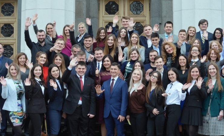 11 лютого 2019 урочиста церемонія відкриття Програми стажування в Апараті Верховної Ради України у 2019 році. Програма триватиме 5 місяців, протягом яких її учасники (інтерни) стажуватимуться в структурних підрозділах Верховної Ради України. Участь в урочистій церемонії відкриття візьмуть керівництво Апарату Верховної Ради України та представники громадської організації «Ліга інтернів».