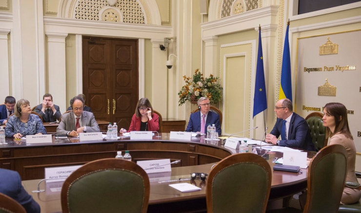 15 лютого 2019 Голова Верховної Ради України Андрій Парубій взяв участь у «круглому столі» на тему: «Ефективна реалізація Угоди про асоціацію між Україною та ЄС як основний елемент європейської інтеграції України». Хюг Мінгареллі, Ребекка Хармс, Президент Європейського Парламенту 2002-2004 років П.Кокс.