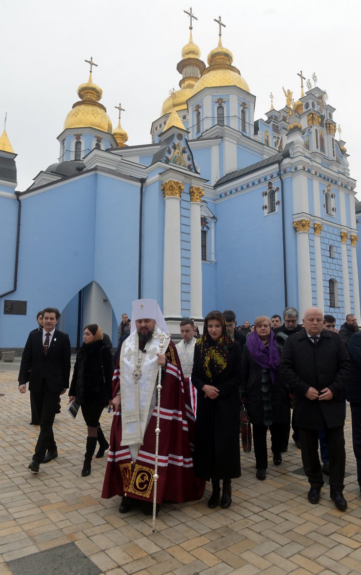 20 лютого 2019 Київ. Молебен та хода пам’яті загиблих під час Революції Гідності.
Кубів Степан 1-й віце-прем'єр-міністр України - Міністр економічного розвитку і торгівлі України, Митрополіт Епіфаній, митрополит Київський і всієї України, предстоятель Православної церкви України з 15 грудня 2018 року.