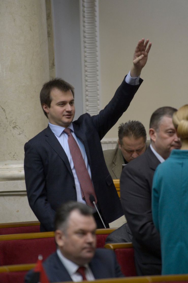 26 лютого 2019 пленарне засідання Верховної Ради України.
Голова Верховної Ради України А.Парубій відкрив ранкове засідання. 
Головуючий нагадав, що рівно п’ять років тому, 26 лютого, у Сімферополі відбувся масовий мітинг українців та кримських татар на підтримку цілісності України. Сергій Березенко БП.