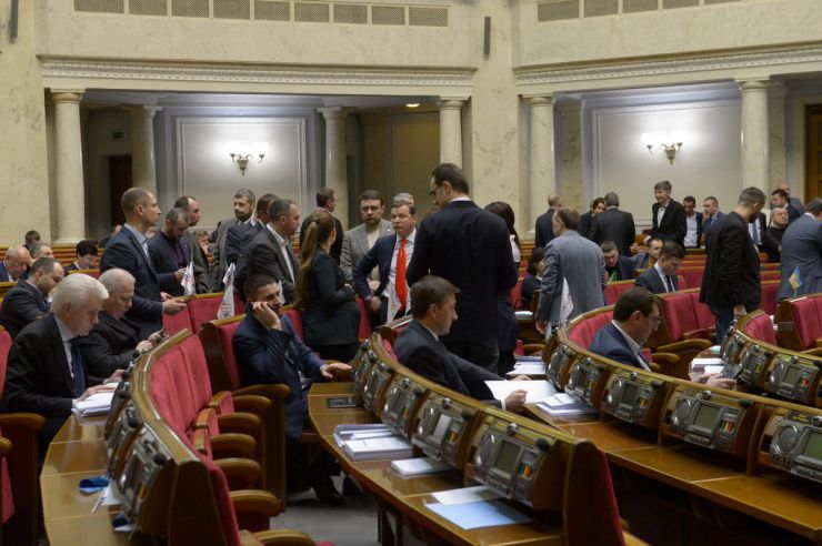 26 лютого 2019 пленарне засідання Верховної Ради України.
Голова Верховної Ради України А.Парубій відкрив ранкове засідання. 
Головуючий нагадав, що рівно п’ять років тому, 26 лютого, у Сімферополі відбувся масовий мітинг українців та кримських татар на підтримку цілісності України. 