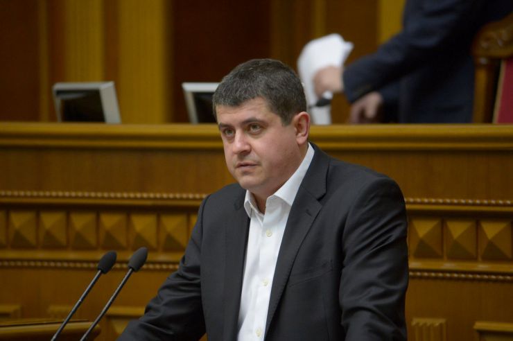 26 лютого 2019 пленарне засідання Верховної Ради України.
Голова Верховної Ради України А.Парубій відкрив ранкове засідання. 
Головуючий нагадав, що рівно п’ять років тому, 26 лютого, у Сімферополі відбувся масовий мітинг українців та кримських татар на підтримку цілісності України. Максим Бурбак НФ.