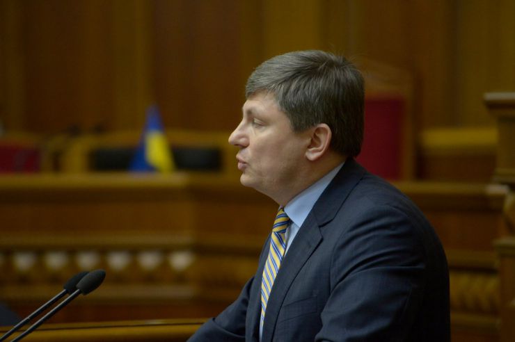 26 лютого 2019 пленарне засідання Верховної Ради України.
Голова Верховної Ради України А.Парубій відкрив ранкове засідання. 
Головуючий нагадав, що рівно п’ять років тому, 26 лютого, у Сімферополі відбувся масовий мітинг українців та кримських татар на підтримку цілісності України. 