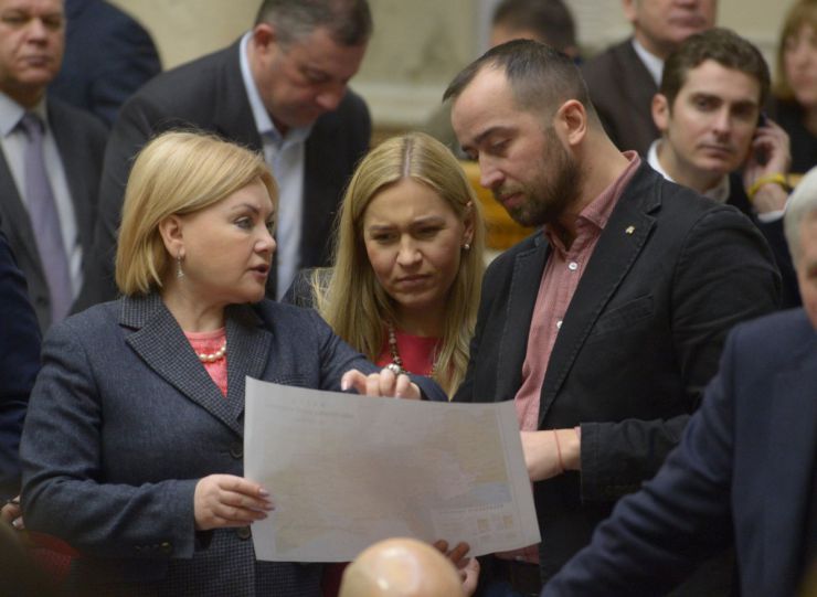 26 лютого 2019 пленарне засідання Верховної Ради України.
Голова Верховної Ради України А.Парубій відкрив ранкове засідання. 
Головуючий нагадав, що рівно п’ять років тому, 26 лютого, у Сімферополі відбувся масовий мітинг українців та кримських татар на підтримку цілісності України. Оксана Білозір БП, Оксана Юринець БП, Павло Кишкар позафр.