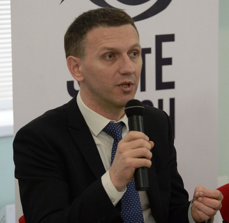 6 березня 2019 StateWatch у співпраці з Реанімаційним Пакетом Реформ провела експертне обговорення, де учасники розказали про перші результати роботи слідчих управлінь.
Офіційно Державне бюро розслідувань розпочало свою роботу в листопаді 2018 р., але особовий склад центрального апарату і територіальних управлінь сформували не до кінця. В кожному з територіальних управлінь працює лише 30-35 слідчих, у той час як ці підрозділи діють відразу у кількох областях. Роман Труба, директор ДБР.