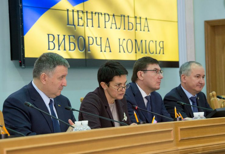 12 березня 2019 Міністр внутрішніх справ України Арсен Аваков, голова Центральної виборчої комісії Тетяна Сліпачук, генеральний прокурор України Юрій Луценко та голова Служби безпеки України Василь Грицак під час брифінгу, присвяченого поточним питанням підготовки та проведення чергових виборів президента України (31 березня 2019 року).