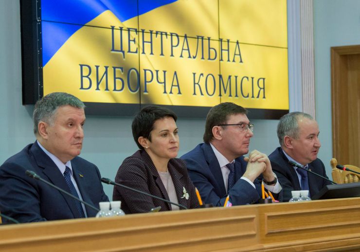 12 березня 2019 Міністр внутрішніх справ України Арсен Аваков, голова Центральної виборчої комісії Тетяна Сліпачук, генеральний прокурор України Юрій Луценко та голова Служби безпеки України Василь Грицак під час брифінгу, присвяченого поточним питанням підготовки та проведення чергових виборів президента України (31 березня 2019 року).
