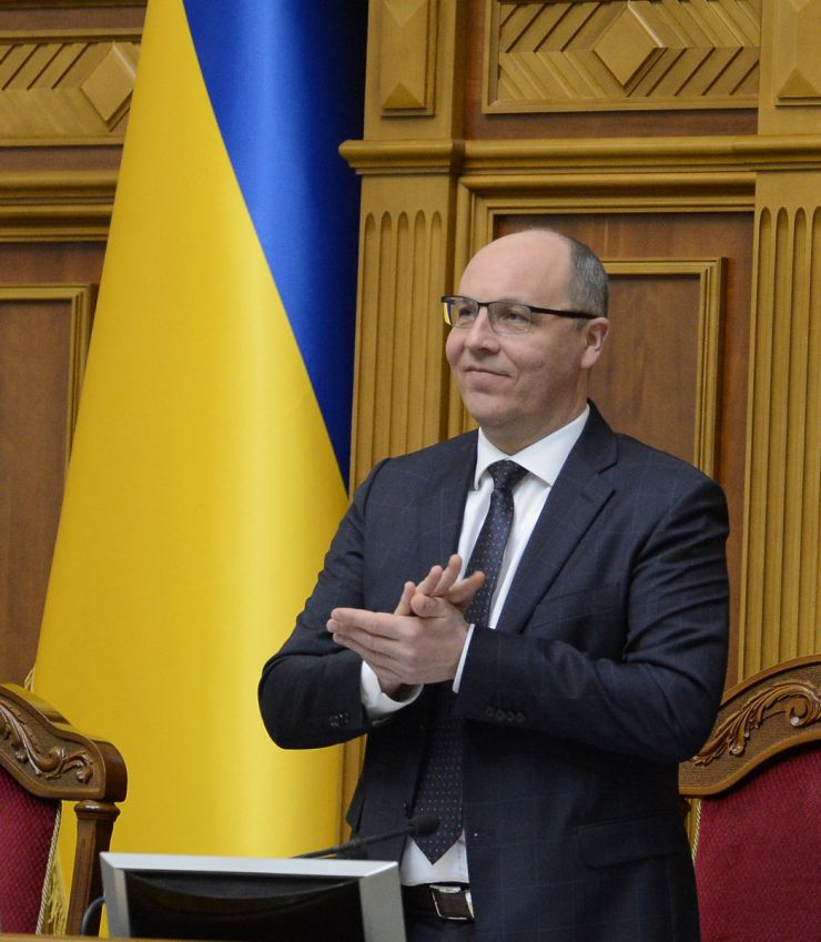 19 березня 2019 пленарне засідання Верховної Ради України.
А.Парубій зазначив, що сьогодні Парламент продовжить розгляд історичного фундаментального проекту Закону про забезпечення функціонування української мови як державної (№ 5670-д), розгляд якого у другому читанні було розпочато 28 лютого.
