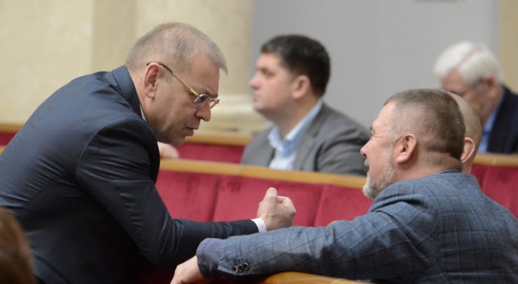 19 березня 2019 пленарне засідання Верховної Ради України.
А.Парубій зазначив, що сьогодні Парламент продовжить розгляд історичного фундаментального проекту Закону про забезпечення функціонування української мови як державної (№ 5670-д), розгляд якого у другому читанні було розпочато 28 лютого.
Сергій Пашинський НФ, Юрій Береза НФ.