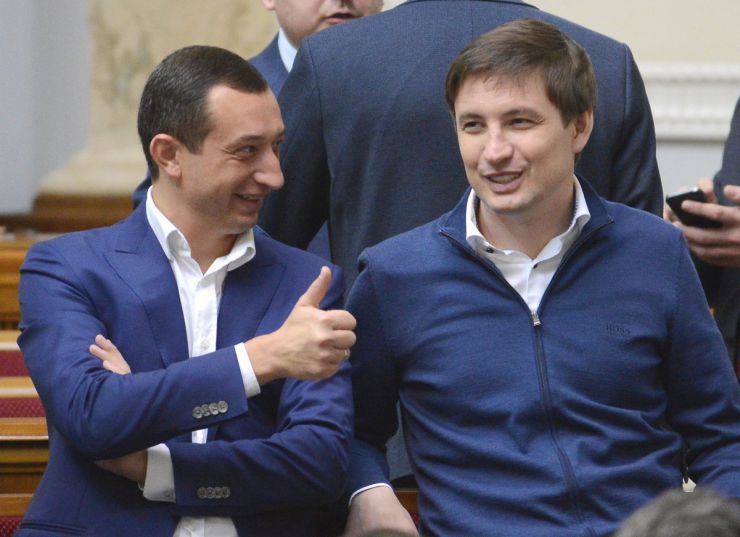 21 березня 2019 пленарне засідання Верховної Ради України.
А.Парубій зазначив, що сьогодні Парламент продовжує розгляд проекту Закону про забезпечення функціонування української мови як державної (№ 5670-д), розгляд якого у другому читанні було розпочато 28 лютого. Андрій Немировський БП, Анатолій Євлахов БП.