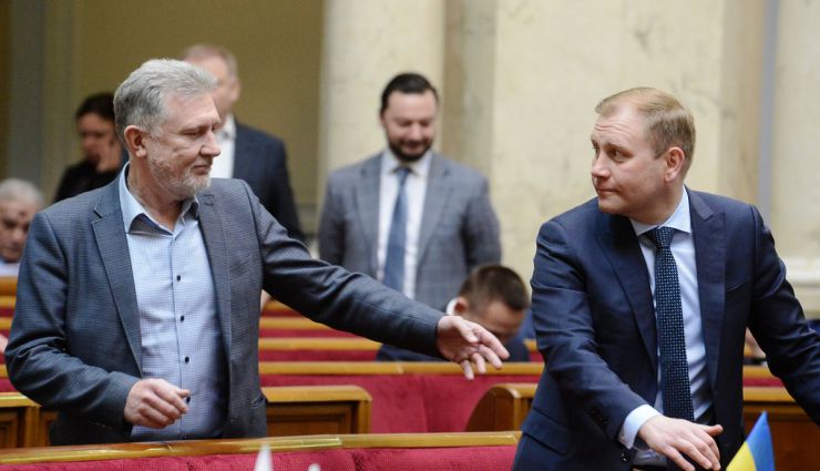 21 березня 2019 пленарне засідання Верховної Ради України.
А.Парубій зазначив, що сьогодні Парламент продовжує розгляд проекту Закону про забезпечення функціонування української мови як державної (№ 5670-д), розгляд якого у другому читанні було розпочато 28 лютого. Артур Мартовицький ОП, Максим Курячий БП.