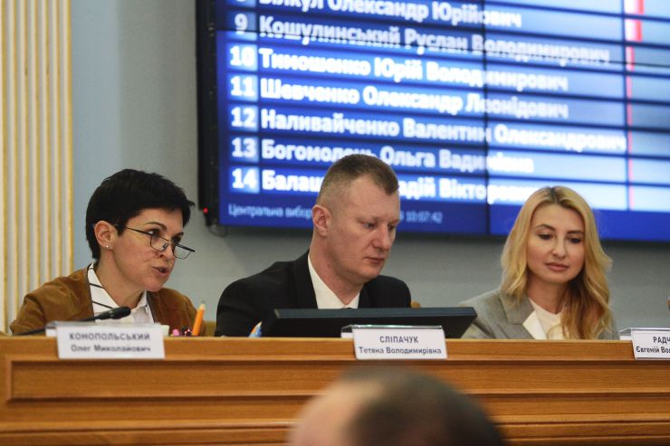 Прес-конференція за участю Голови Центральної виборчої Комісії Тетяни Сліпачук, заступників Голови, секретаря Комісії та членів Комісії щодо попередніх підсумків голосування з виборів Президента України. Голова Центральної виборчої Комісії  Тетяна Сліпачук заступник Голови Центральної виборчої комісії Євген Радченко та секретар Центральної виборчої Комісії Наталія Бернацька