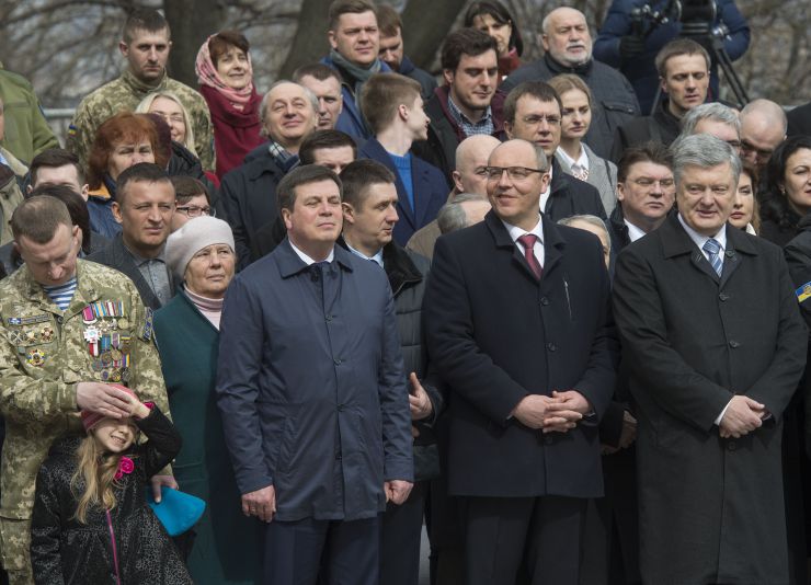 Голова Верховної Ради України Андрій Парубій, Президент України Петро Порошенко разом з дружиною Мариною Порошенко та предстоятелями церков України, членами Всеукраїнської ради церков і релігійних організацій» взяли участь у молитовному заході «Боже, нам єдність подай» який відбувся у Києві біля пам’ятника Святому рівноапостольному князю Володимиру Великому. Зубко