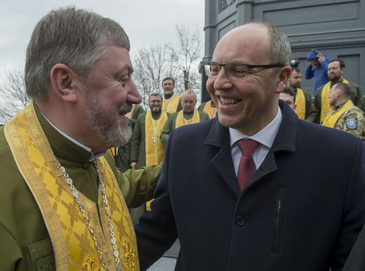 Голова Верховної Ради України Андрій Парубій, Президент України Петро Порошенко разом з дружиною Мариною Порошенко та предстоятелями церков України, членами Всеукраїнської ради церков і релігійних організацій» взяли участь у молитовному заході «Боже, нам єдність подай» який відбувся у Києві біля пам’ятника Святому рівноапостольному князю Володимиру Великому. Протоієрей Тарас Мельник, Перший заступник Голови Синодального управління військового духовенства