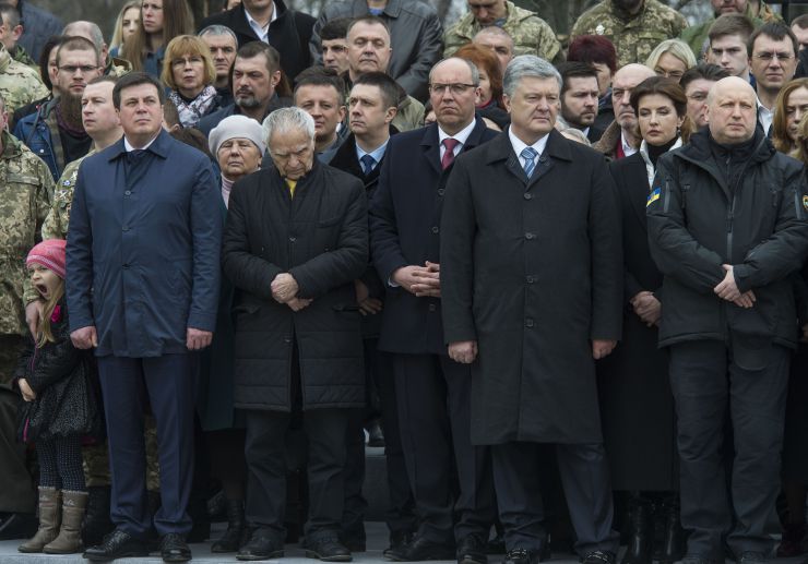 Голова Верховної Ради України Андрій Парубій, Президент України Петро Порошенко разом з дружиною Мариною Порошенко та предстоятелями церков України, членами Всеукраїнської ради церков і релігійних організацій» взяли участь у молитовному заході «Боже, нам єдність подай» який відбувся у Києві біля пам’ятника Святому рівноапостольному князю Володимиру Великому. Зубко, Турчинов