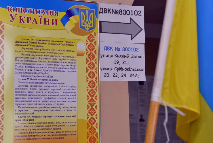 Голосування на виборах Президента України. Виборча дільниця номер 800102 у Києві. 