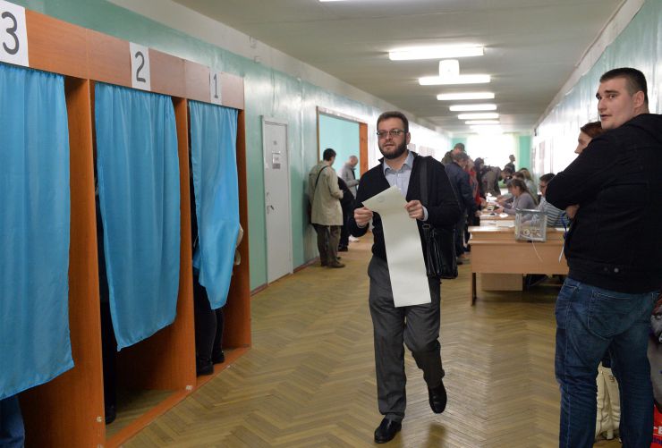 Голосування на виборах Президента України. Виборча дільниця номер 800102 у Києві. 
